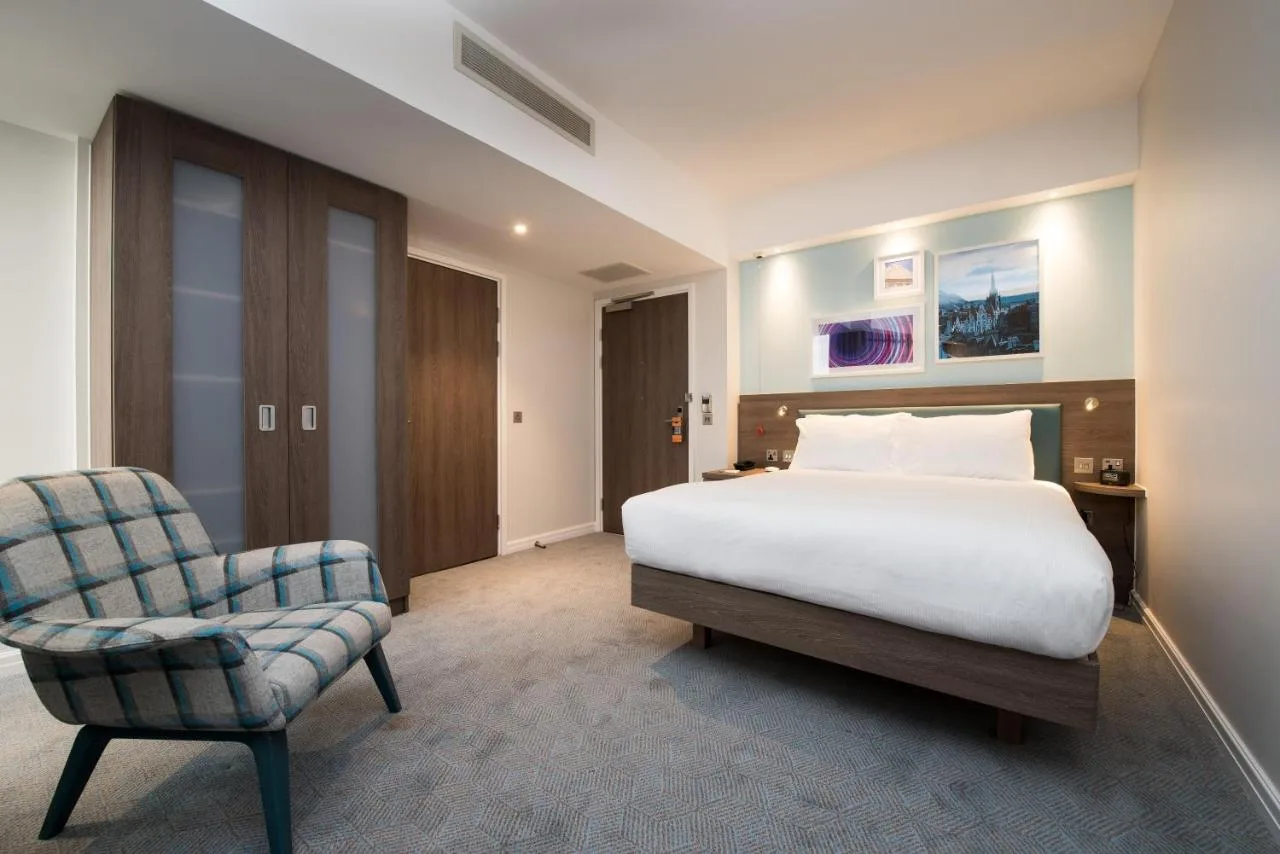 Queen Room - Accessible